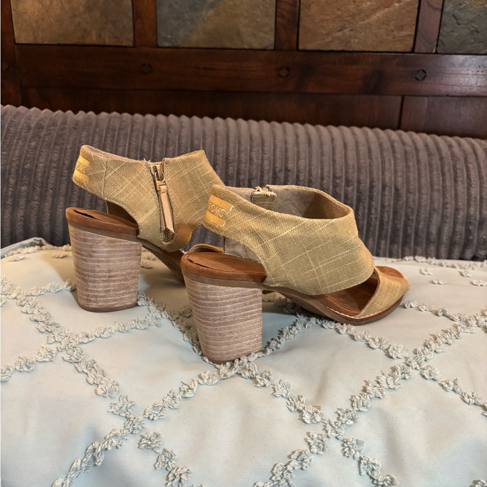 Tom’s Women's Beige Block Heel Sandals